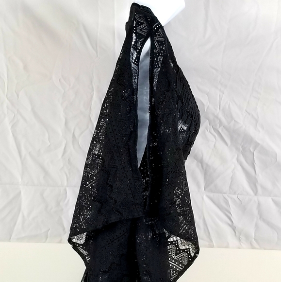 LOLA B. FLORAL LACE BATWING PEEPSLEVE BLACK TOP - Picture 7 of 7